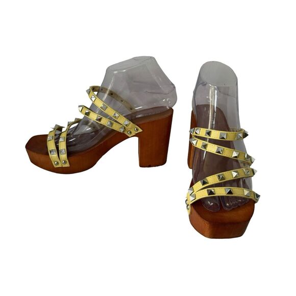 Steve Madden Girl Sandals Woman's Size 7 Spike Yellow Studded Block Heel Shoes - Picture 1 of 14